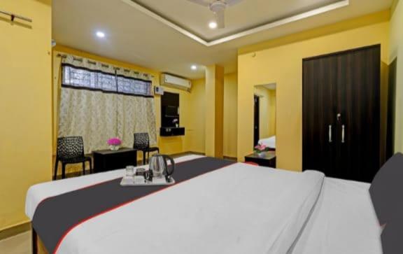 Hotel H K Residency Near Kalakshetra à Guwahati Extérieur photo