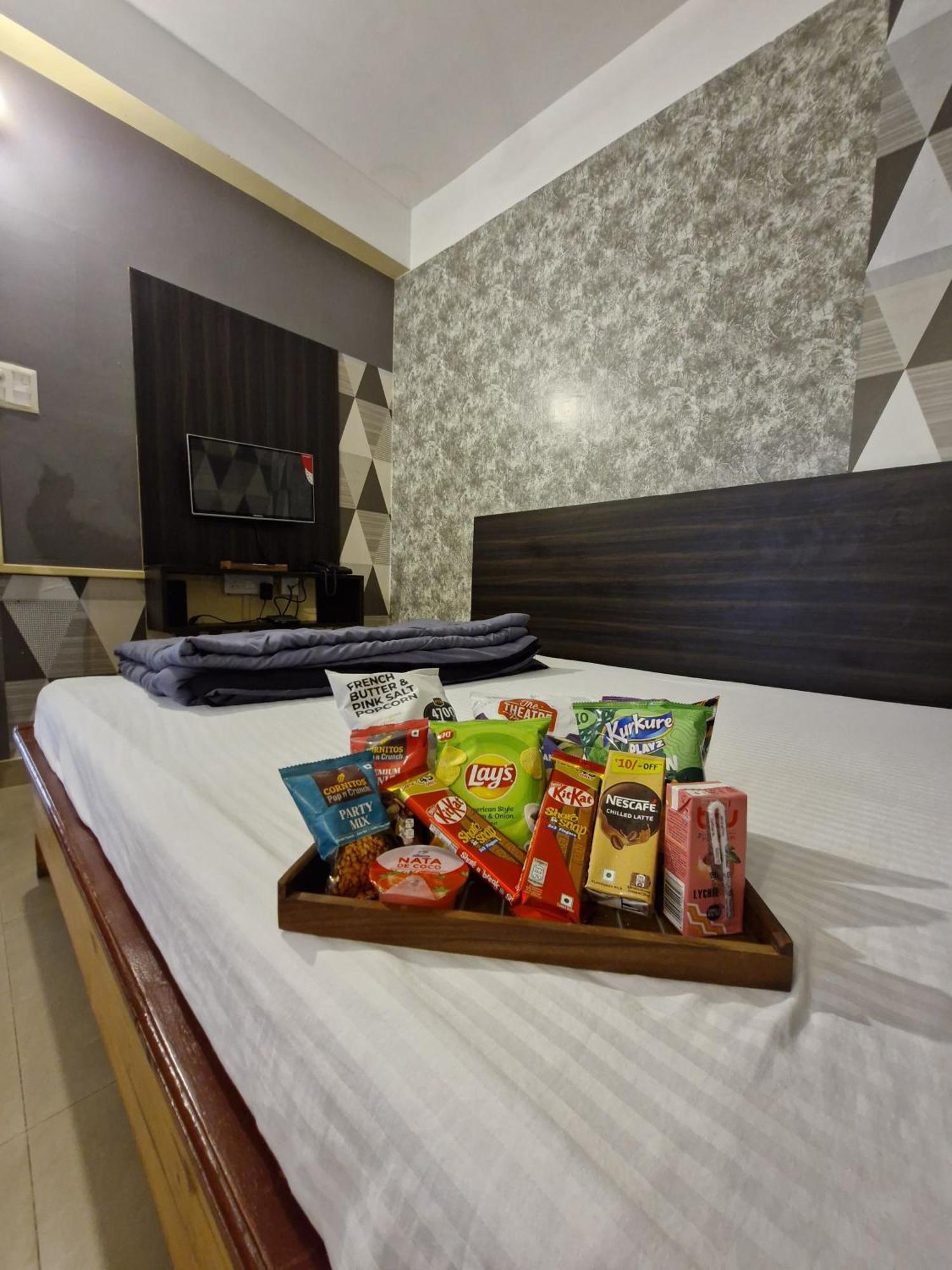 Hotel H K Residency Near Kalakshetra à Guwahati Extérieur photo